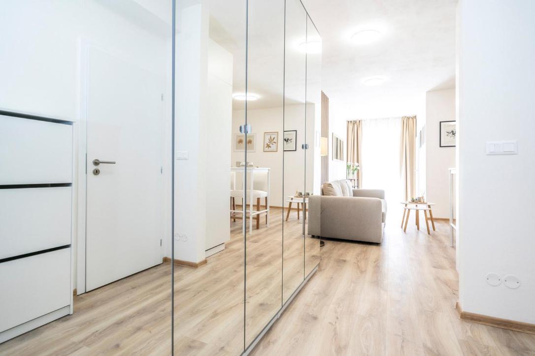 Alure Residences 2 & 24H Self Check-In, Parking In The Garage In The Apartment Building Included, New Building, Terrace, Green Location With A Forest Park With A Lake, Children'S Playground Banská Bystrica Extérieur photo