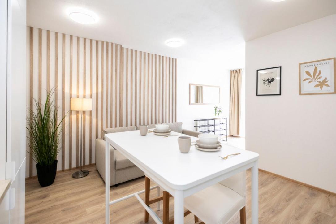 Alure Residences 2 & 24H Self Check-In, Parking In The Garage In The Apartment Building Included, New Building, Terrace, Green Location With A Forest Park With A Lake, Children'S Playground Banská Bystrica Extérieur photo