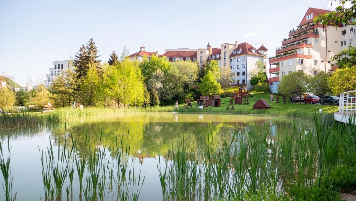 Alure Residences 2 & 24H Self Check-In, Parking In The Garage In The Apartment Building Included, New Building, Terrace, Green Location With A Forest Park With A Lake, Children'S Playground Banská Bystrica Extérieur photo